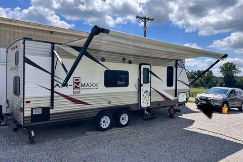 Cozy Camper for 6: Freshly renovated and fully stocked!
