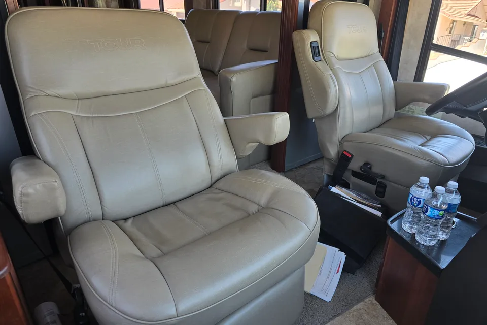 Luxury Winnebago Tour 40CD Diesel Pusher Experience