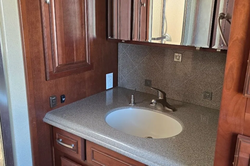 Luxury Winnebago Tour 40CD Diesel Pusher Experience