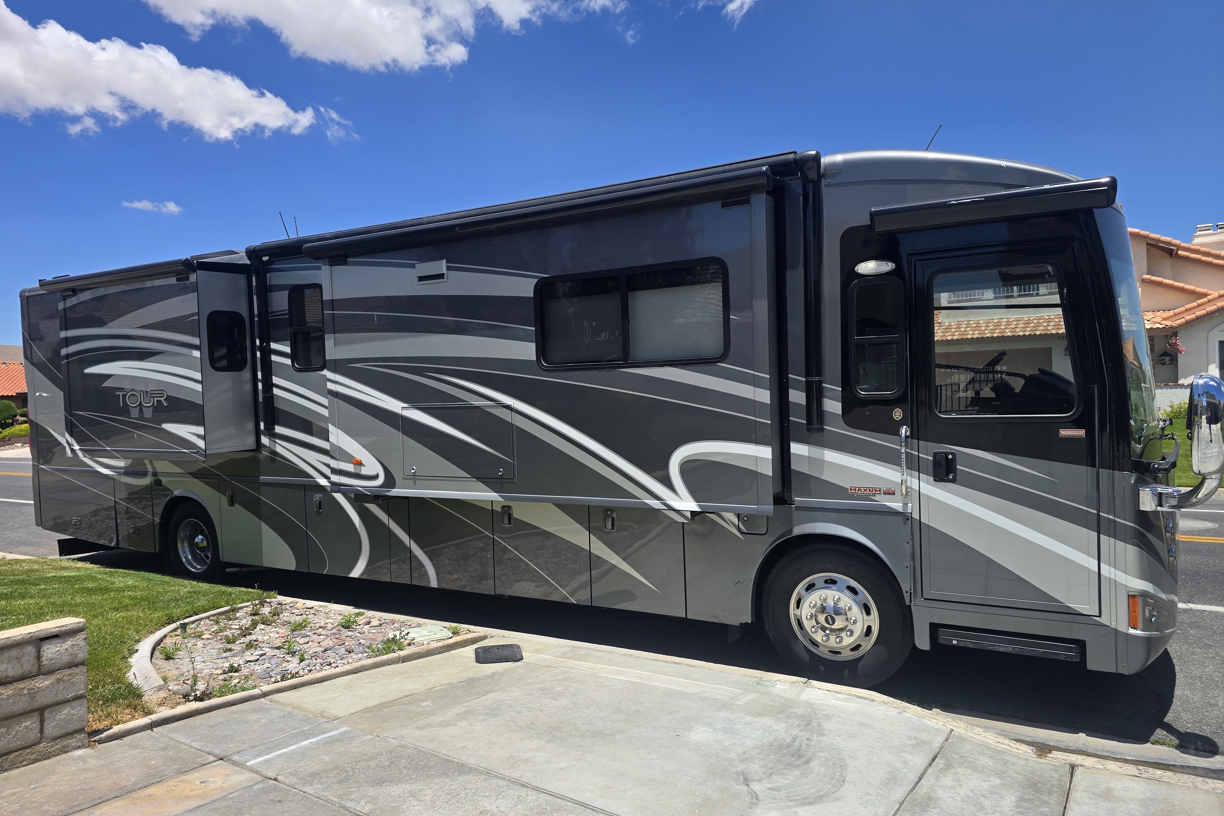 Luxury Winnebago Tour 40CD Diesel Pusher Experience