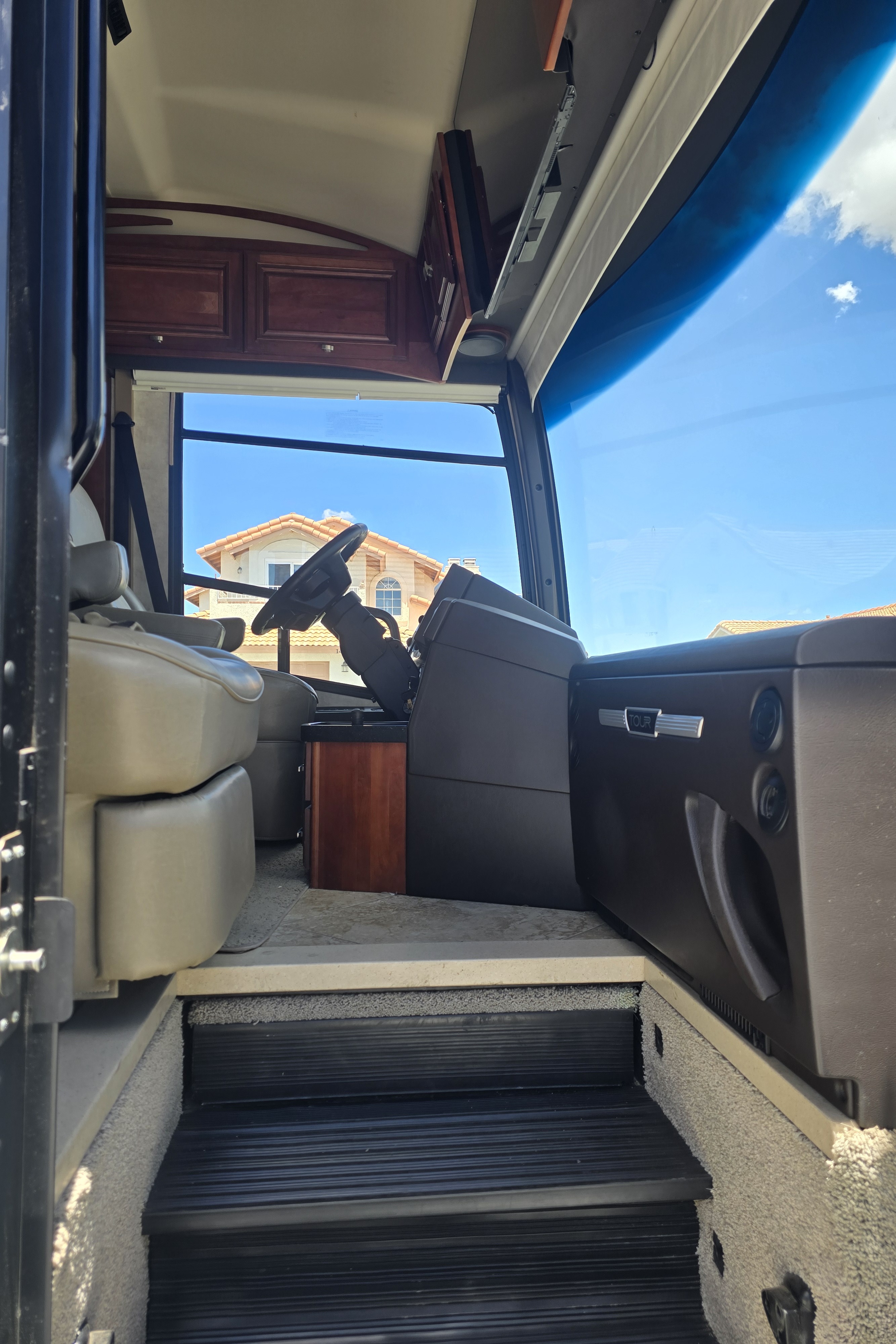 Luxury Winnebago Tour 40CD Diesel Pusher Experience