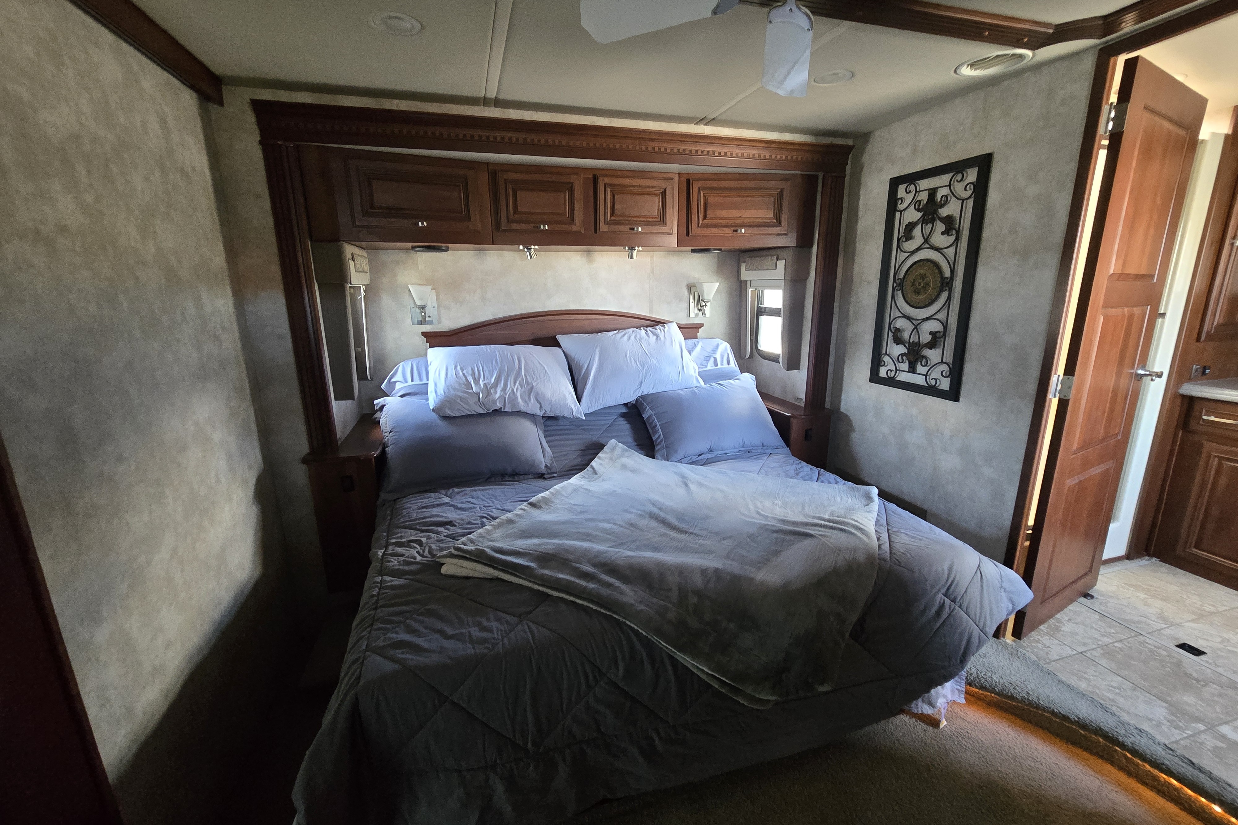 Luxury Winnebago Tour 40CD Diesel Pusher Experience