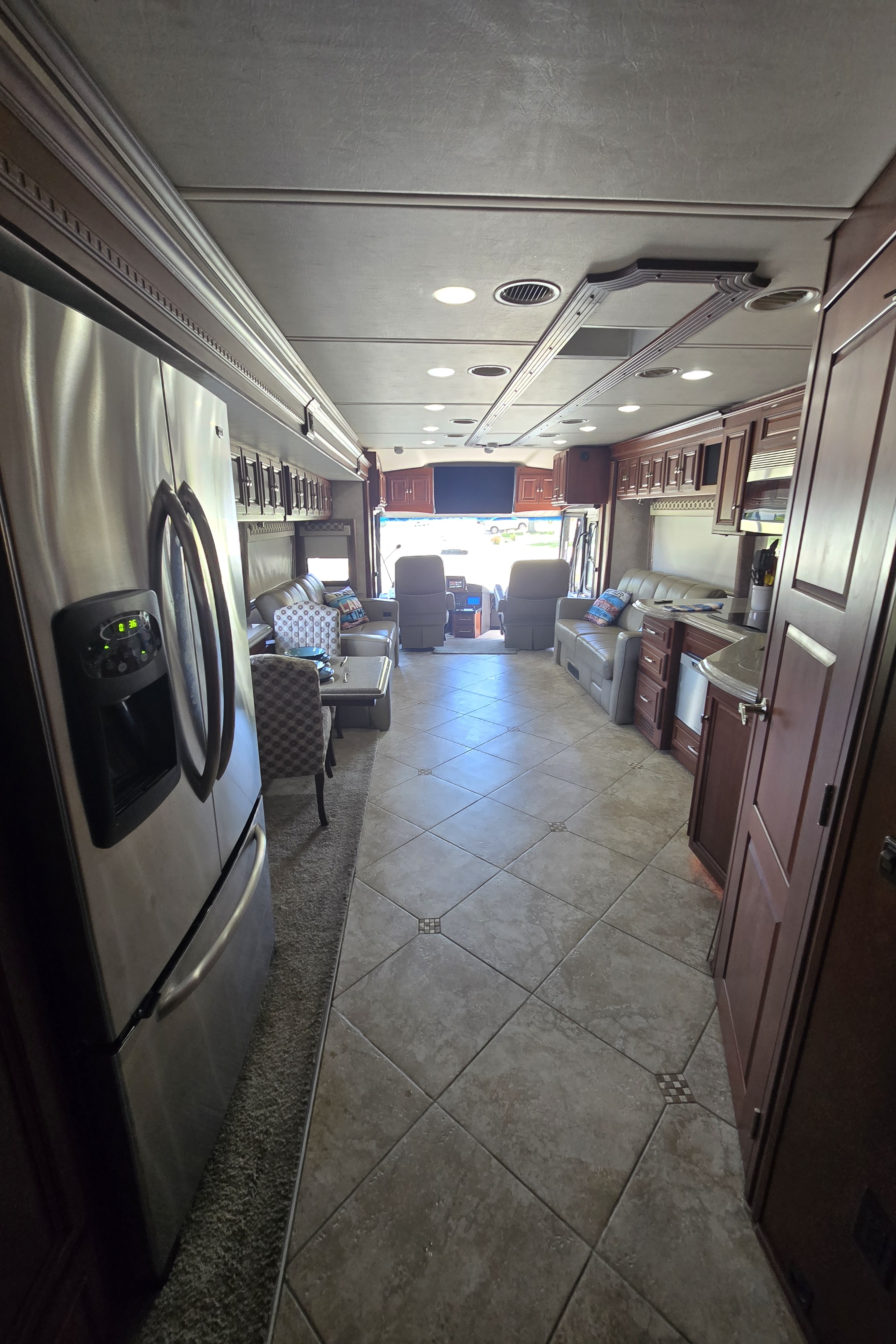 Luxury Winnebago Tour 40CD Diesel Pusher Experience