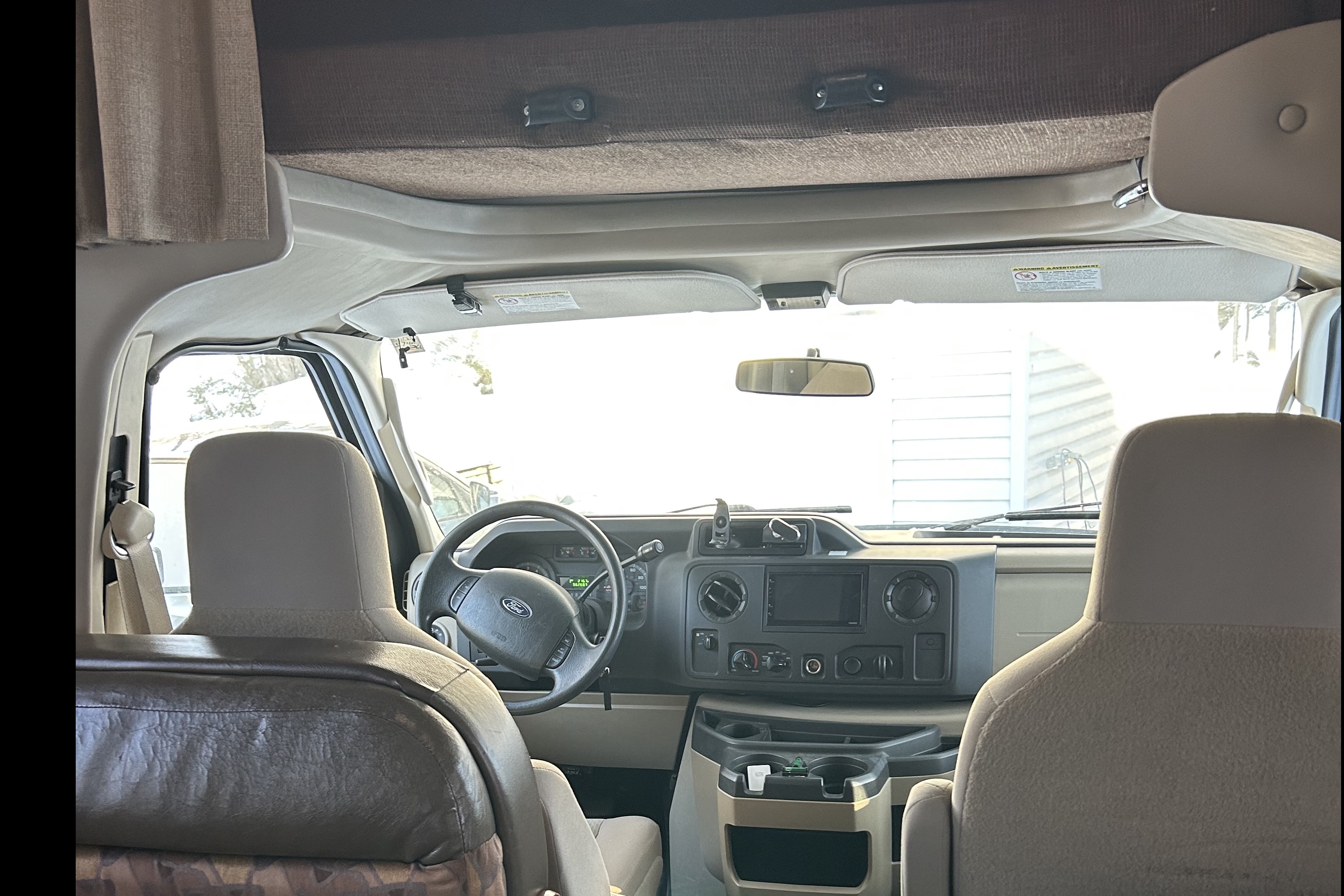 patricia Thor Motor Coach 4winds 19G Classe C