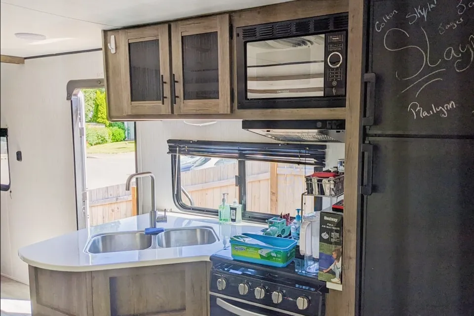 Della's Heartland  Pioneer  Travel Trailer