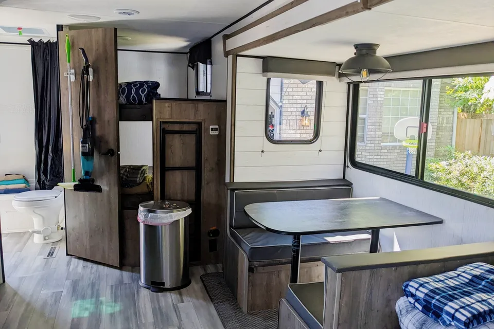 Della's Heartland  Pioneer  Travel Trailer