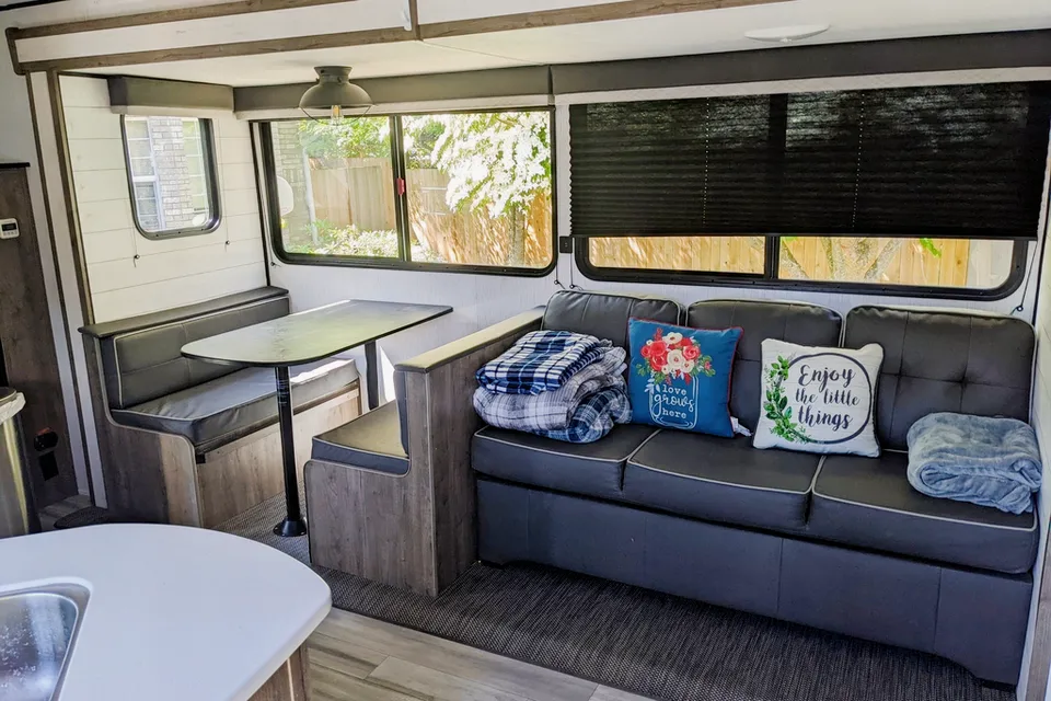 Della's Heartland  Pioneer  Travel Trailer