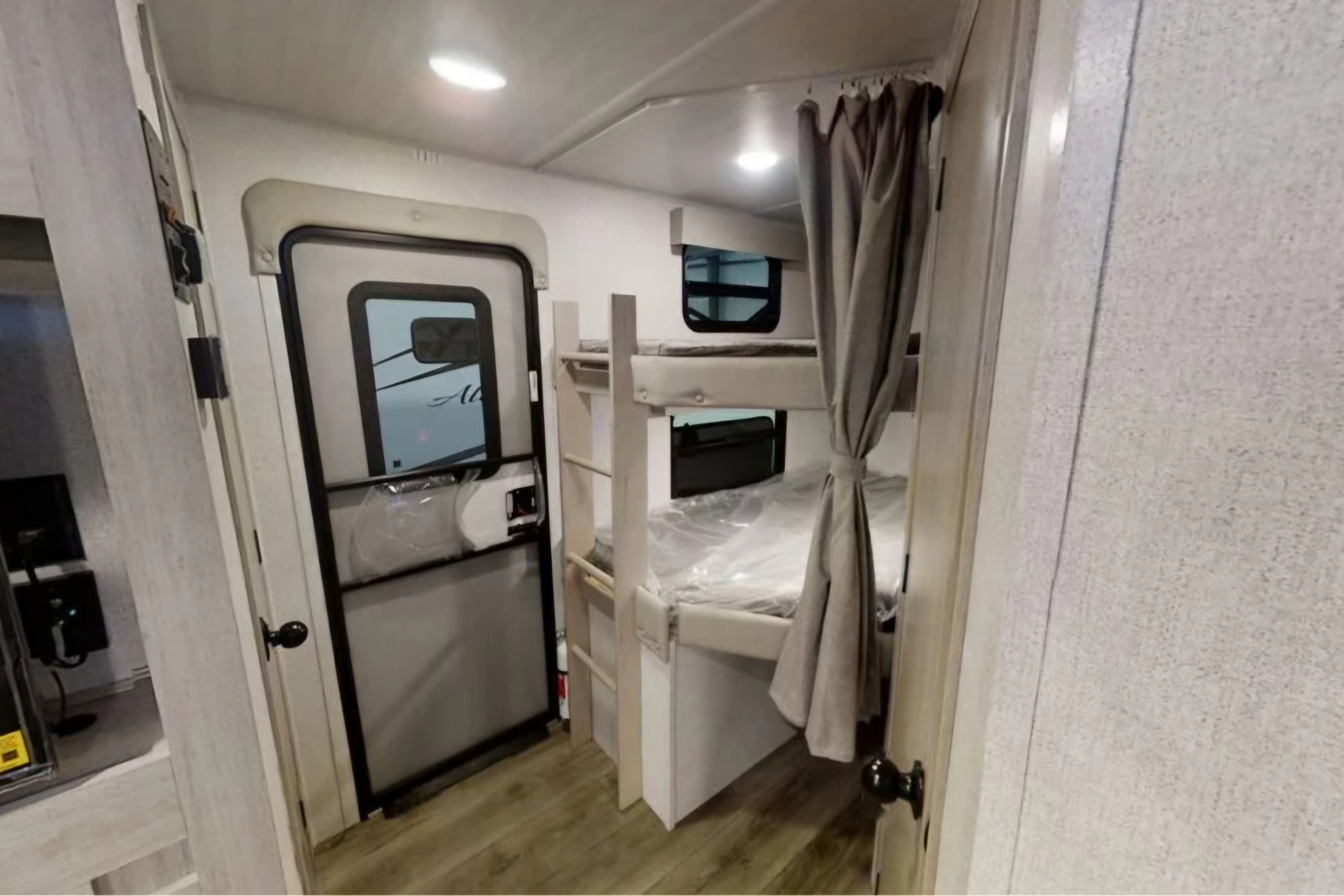 ALTA 2800KBH Series, Luxury with complimentary items!