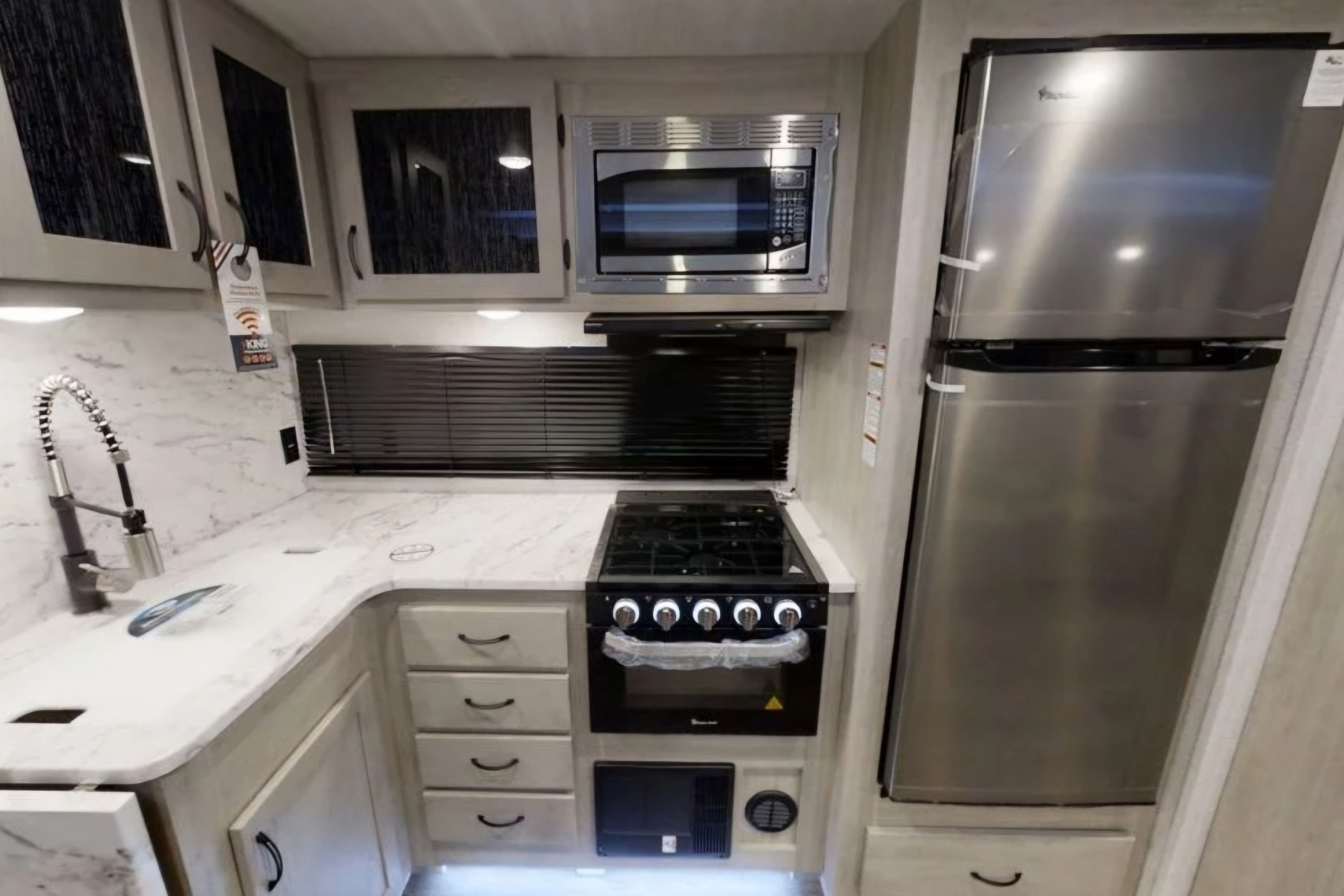 ALTA 2800KBH Series, Luxury with complimentary items!