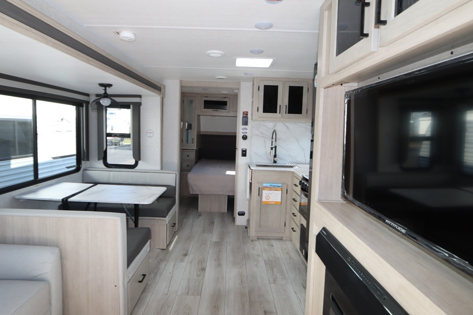 ALTA 2800KBH Series, Luxury with complimentary items!