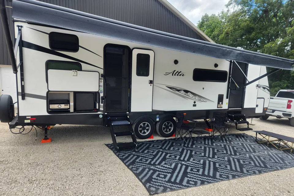 ALTA 2800KBH Series, Luxury with complimentary items!