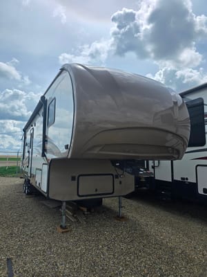 Robert's Cruiser RV 30BH Fifth Wheel