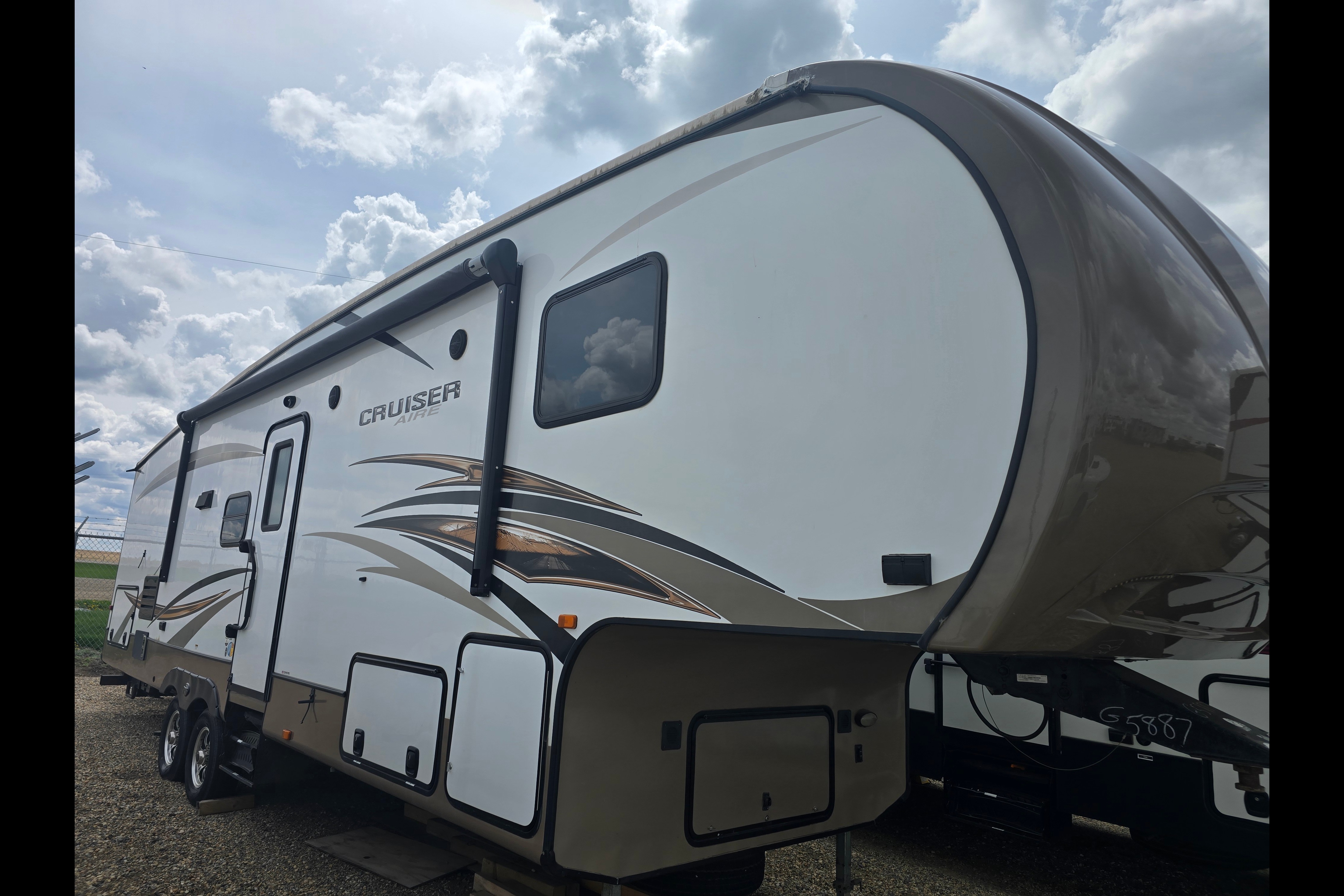 Robert's Cruiser RV 30BH Fifth Wheel