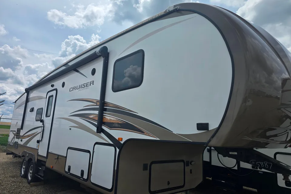 Robert's Cruiser RV 30BH Fifth Wheel