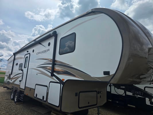 Robert's Cruiser RV 30BH Fifth Wheel