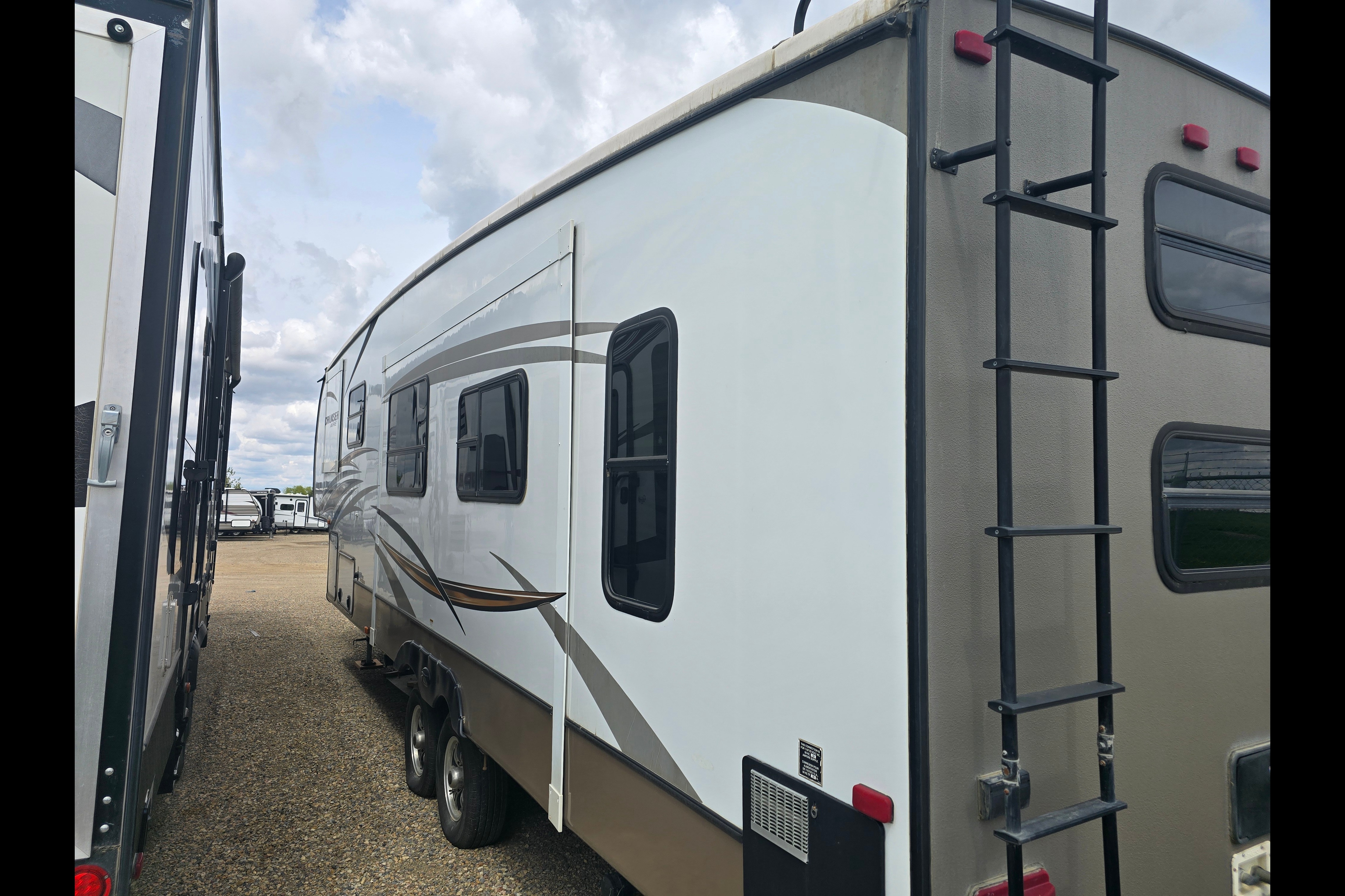 Robert's Cruiser RV 30BH Fifth Wheel