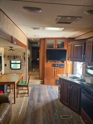 Robert's Cruiser RV 30BH Fifth Wheel