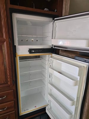 Robert's Cruiser RV 30BH Fifth Wheel
