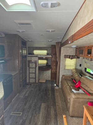 Robert's Cruiser RV 30BH Fifth Wheel