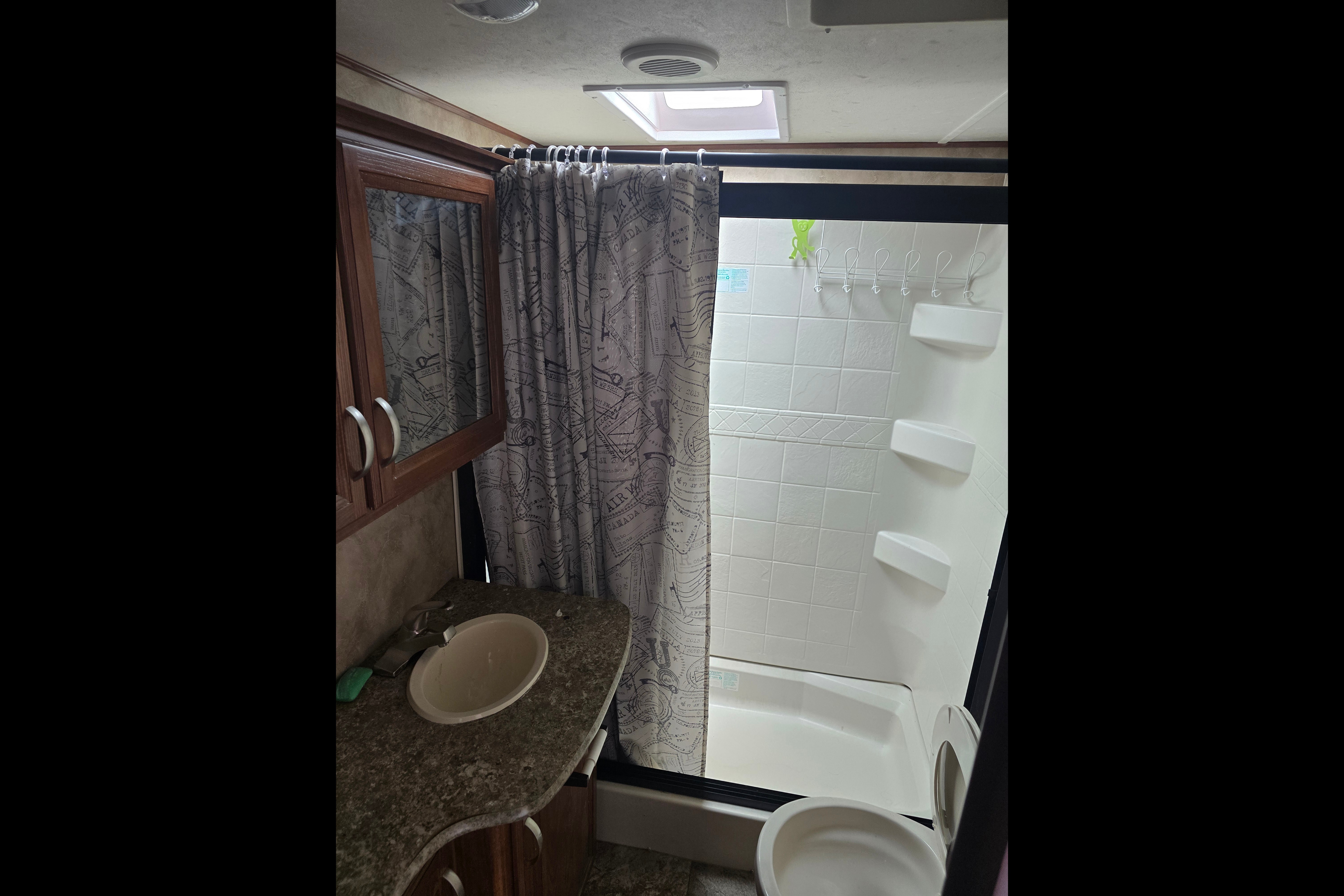 Robert's Cruiser RV 30BH Fifth Wheel