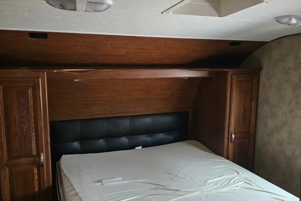 Robert's Cruiser RV 30BH Fifth Wheel