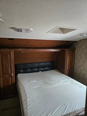 Robert's Cruiser RV 30BH Fifth Wheel