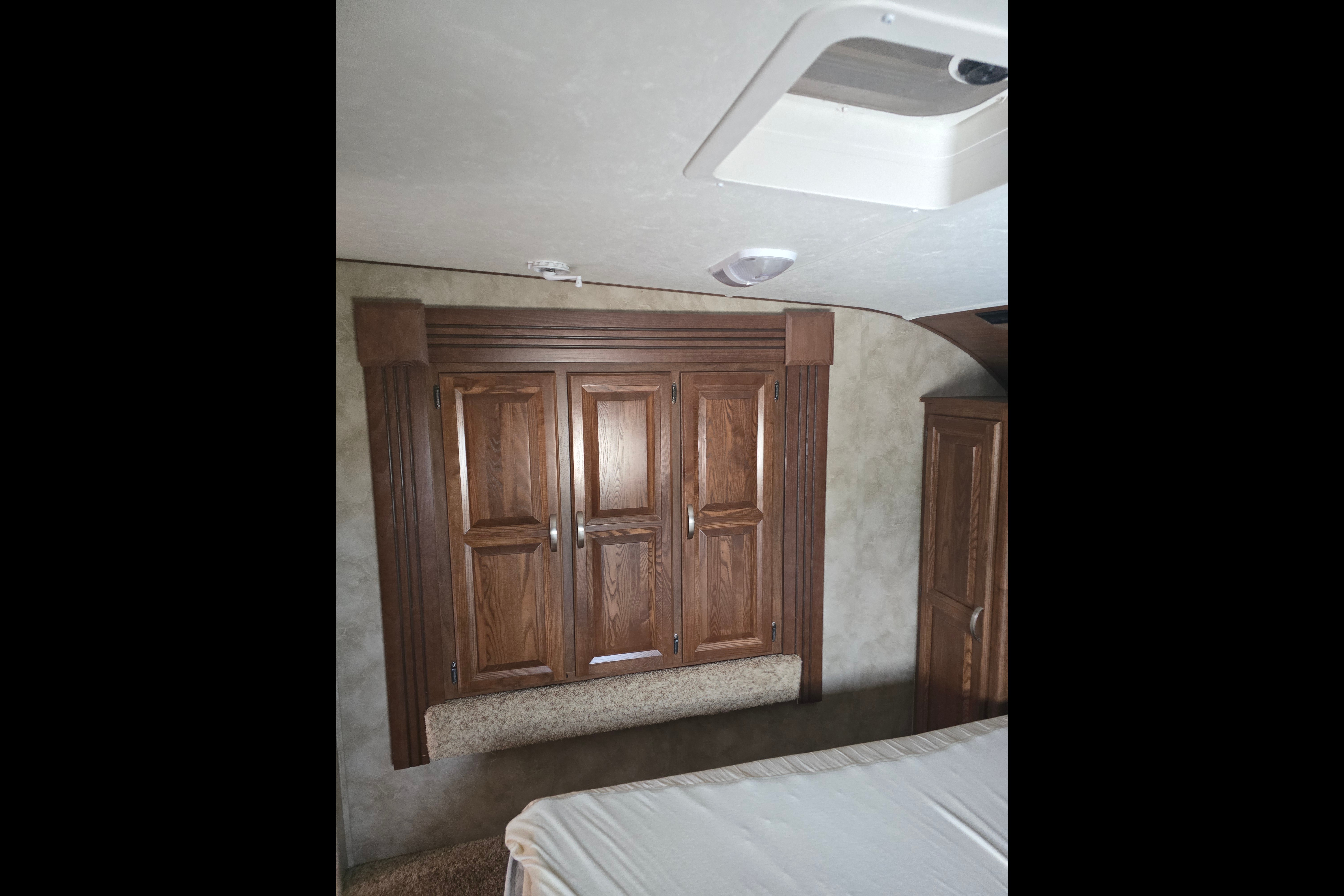 Robert's Cruiser RV 30BH Fifth Wheel