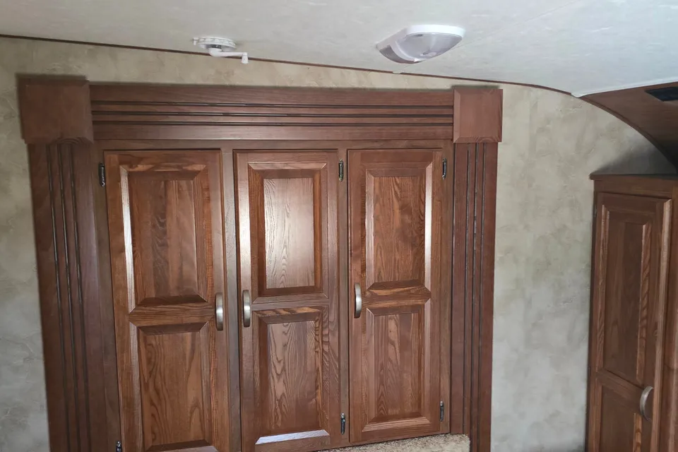 Robert's Cruiser RV 30BH Fifth Wheel