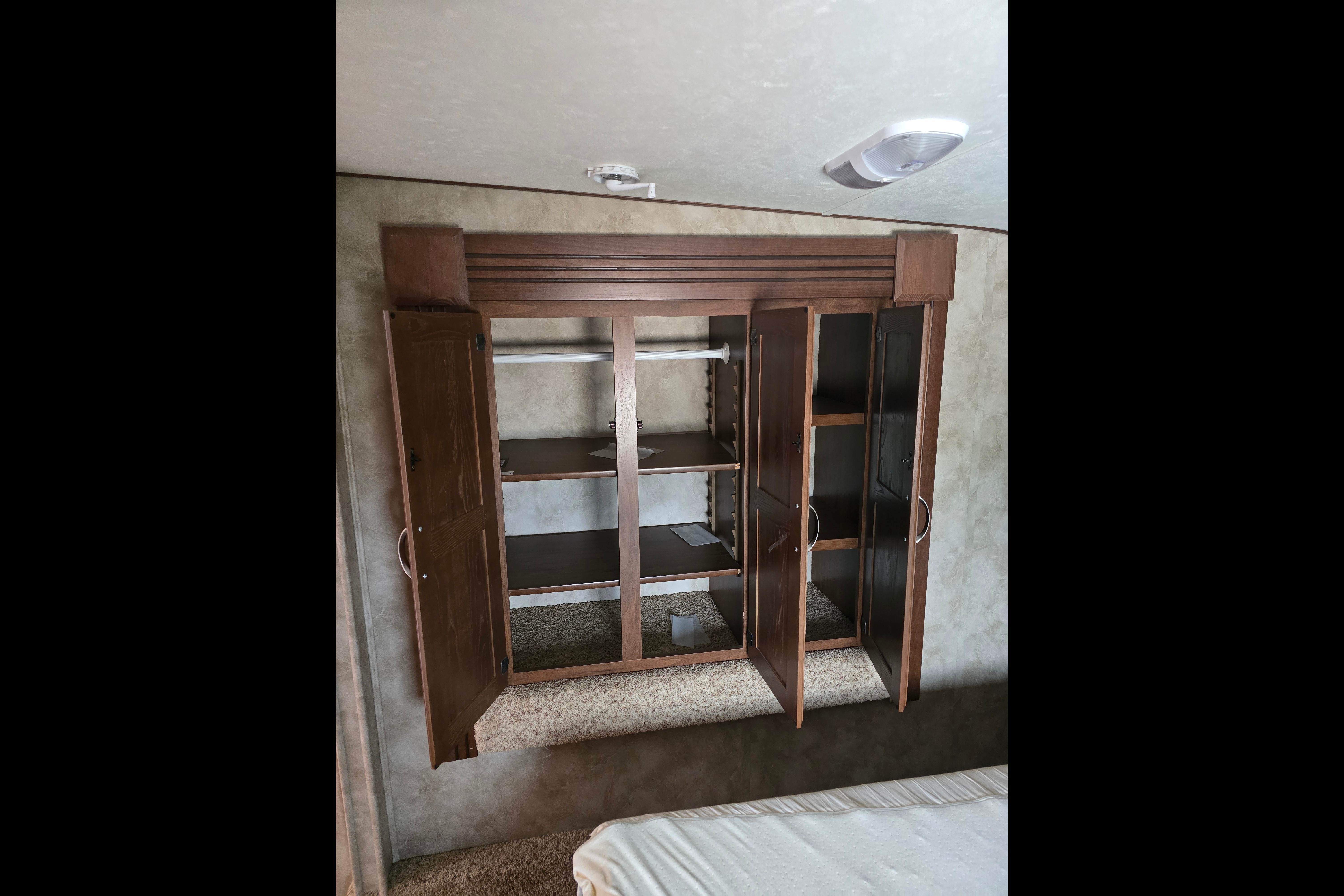 Robert's Cruiser RV 30BH Fifth Wheel