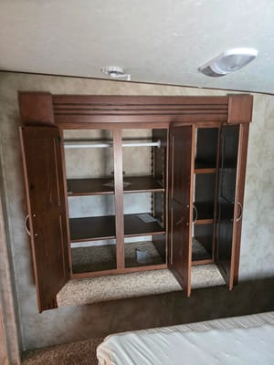 Robert's Cruiser RV 30BH Fifth Wheel
