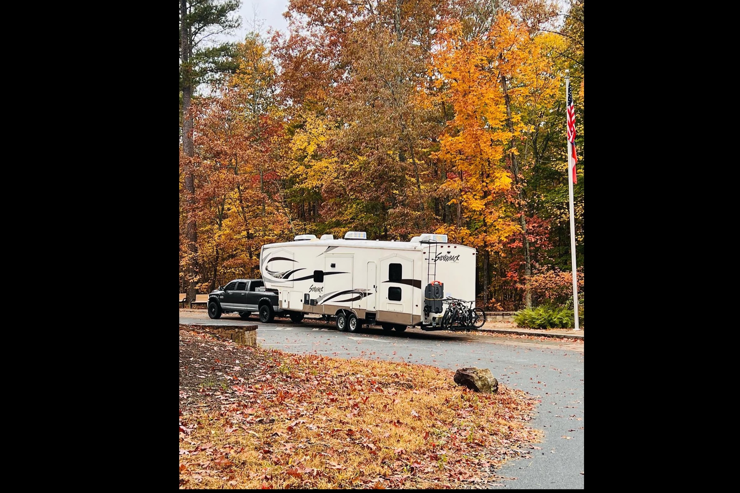 Daniel's Forest River CEDAR CREEK SILVERBACK 37BH - FIFTH WHEEL