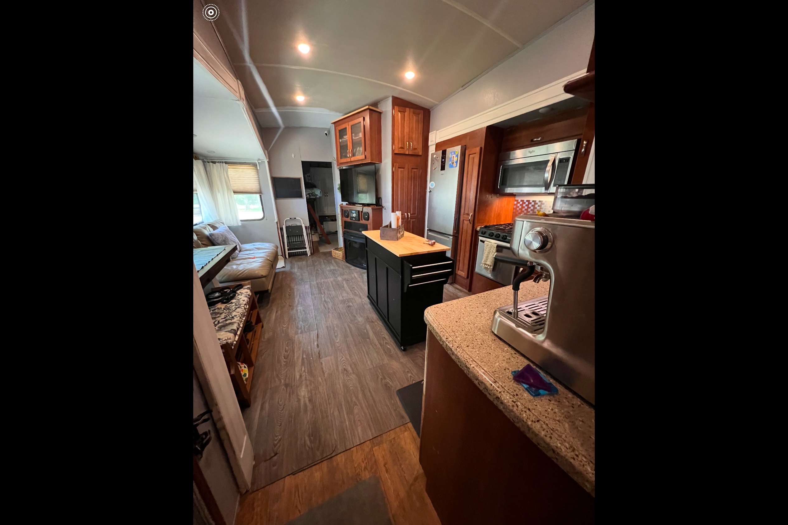 Daniel's Forest River CEDAR CREEK SILVERBACK 37BH - FIFTH WHEEL