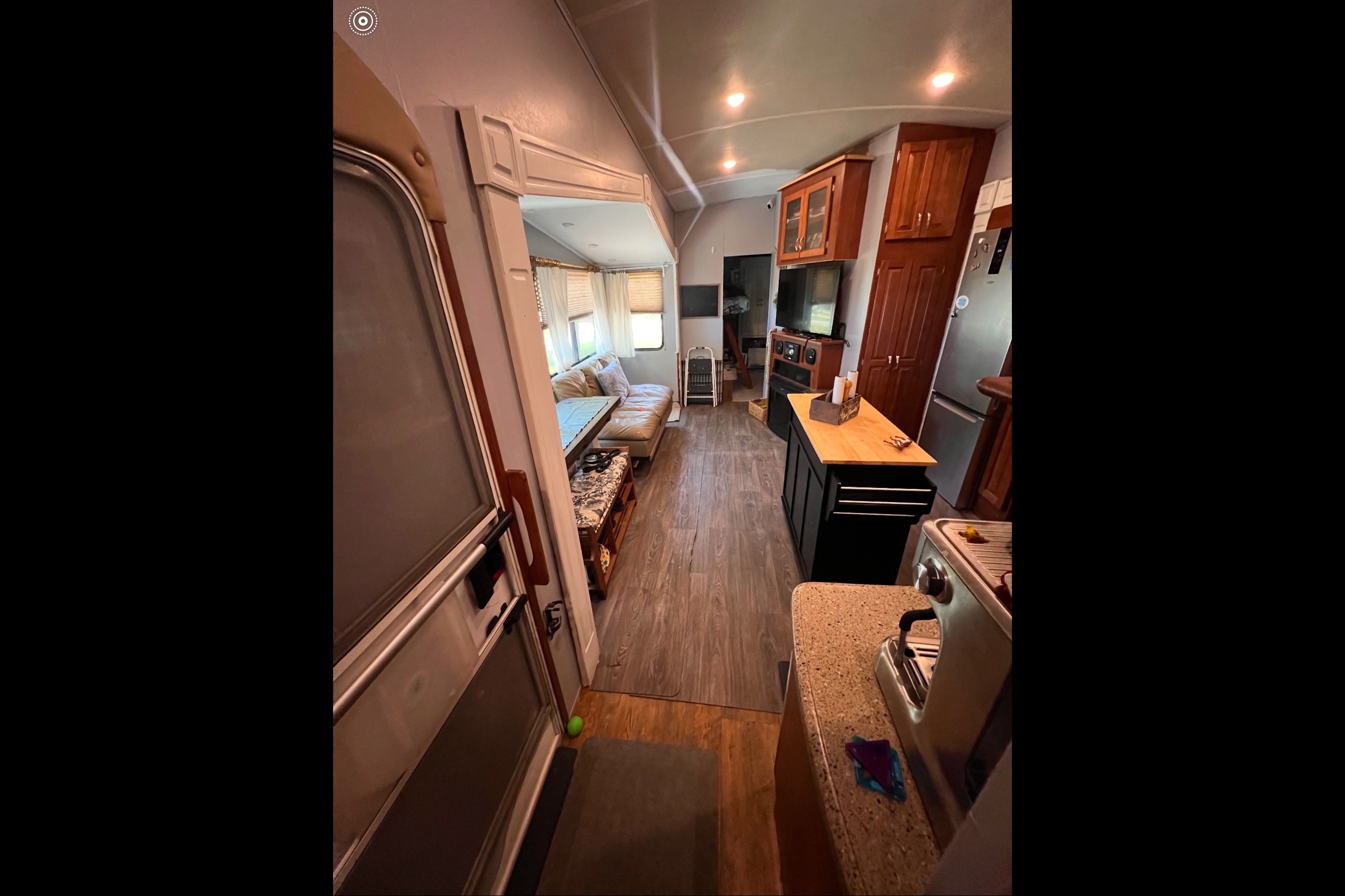 Daniel's Forest River CEDAR CREEK SILVERBACK 37BH - FIFTH WHEEL