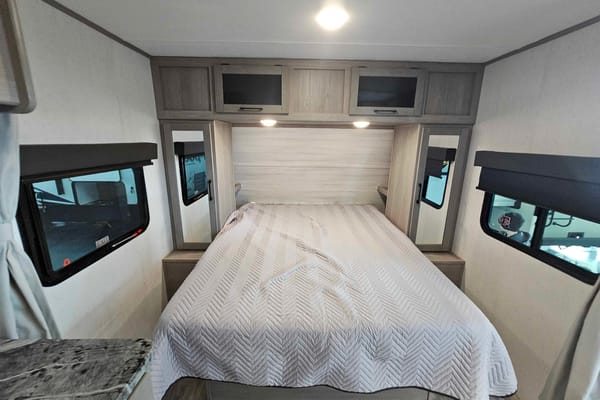 New Kodiak Ultra Lite 227bh Travel Trailer