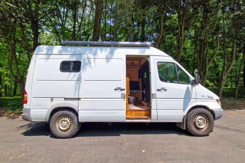 Sherpa: Converted Sprinter Van * Pet Friendly *