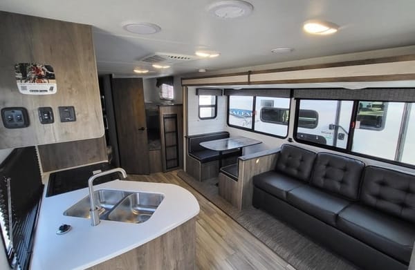 Sam's 2023 Pioneer Travel Trailer Sleeps 8