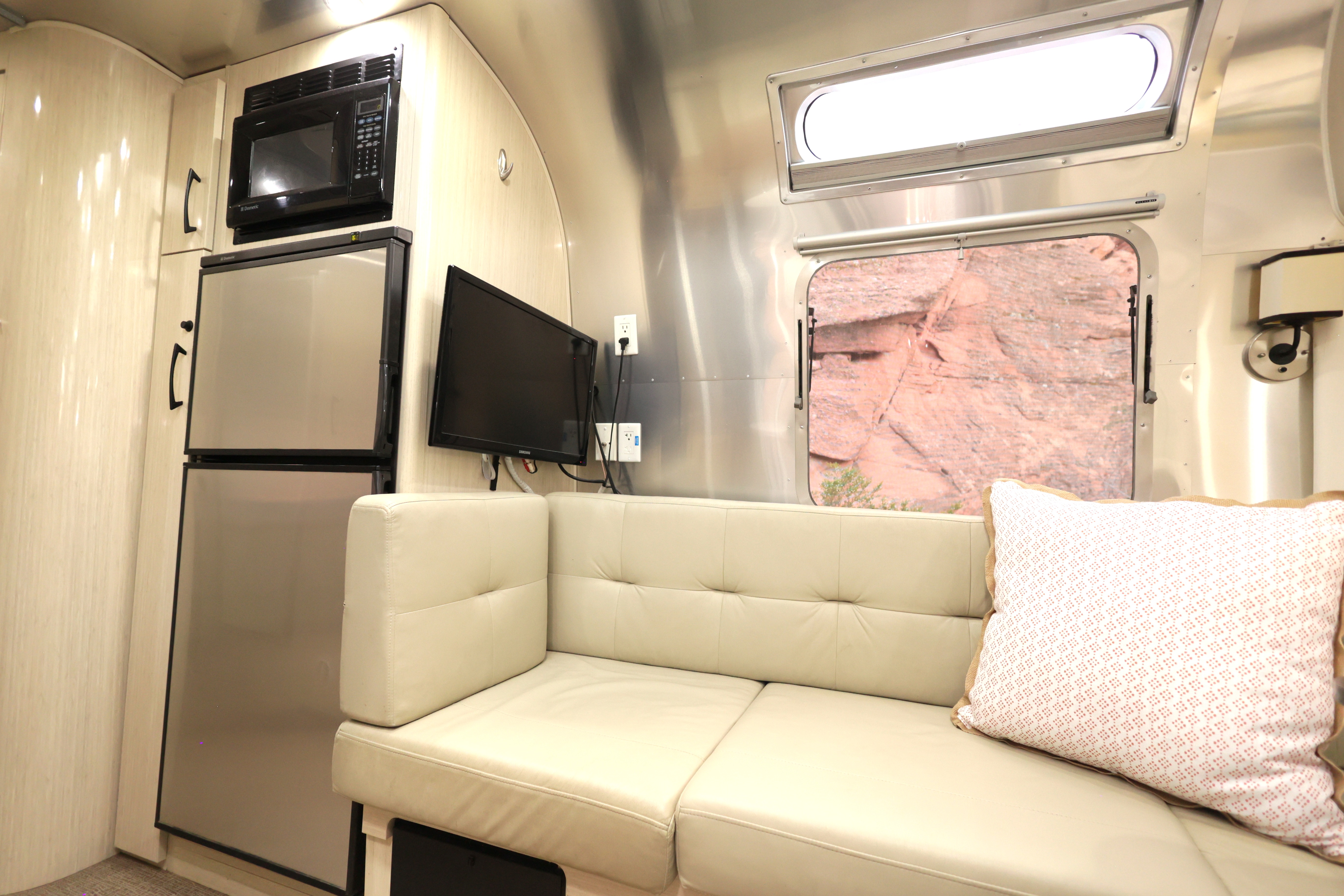 25ft Airstream - with Solar - 1/2 Ton Towable