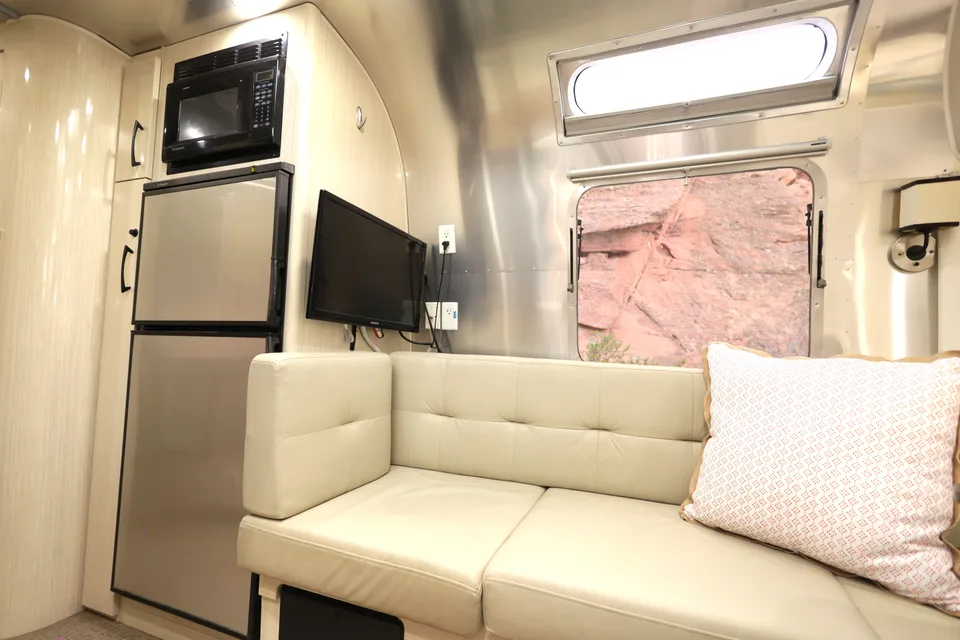 25ft Airstream - with Solar - 1/2 Ton Towable