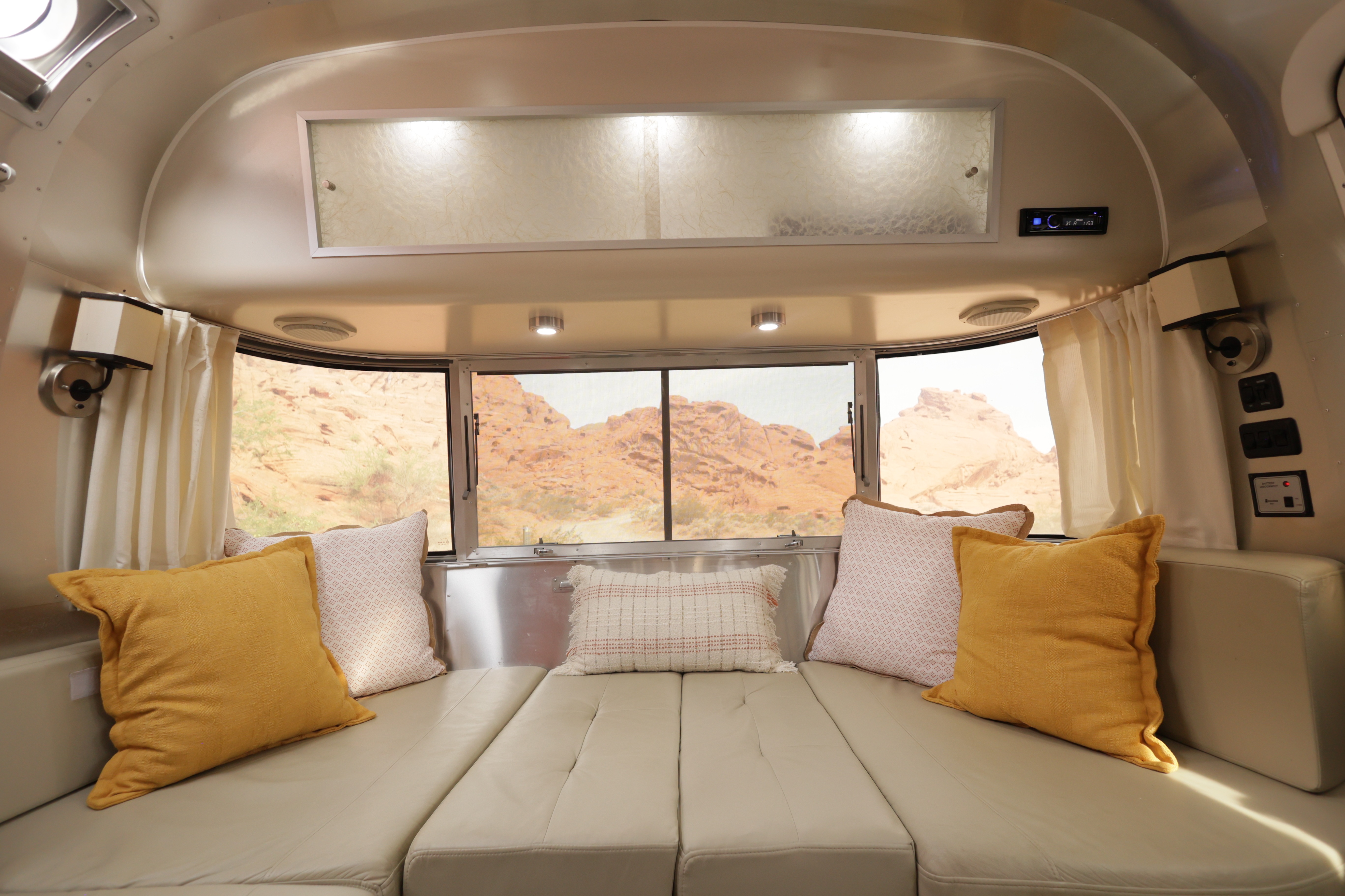 25ft Airstream - with Solar - 1/2 Ton Towable