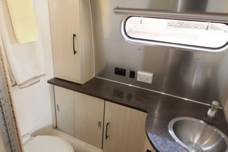 25ft Airstream - with Solar - 1/2 Ton Towable