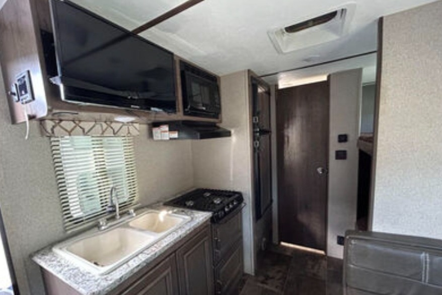 21' Keystone Passport Travel Trailer