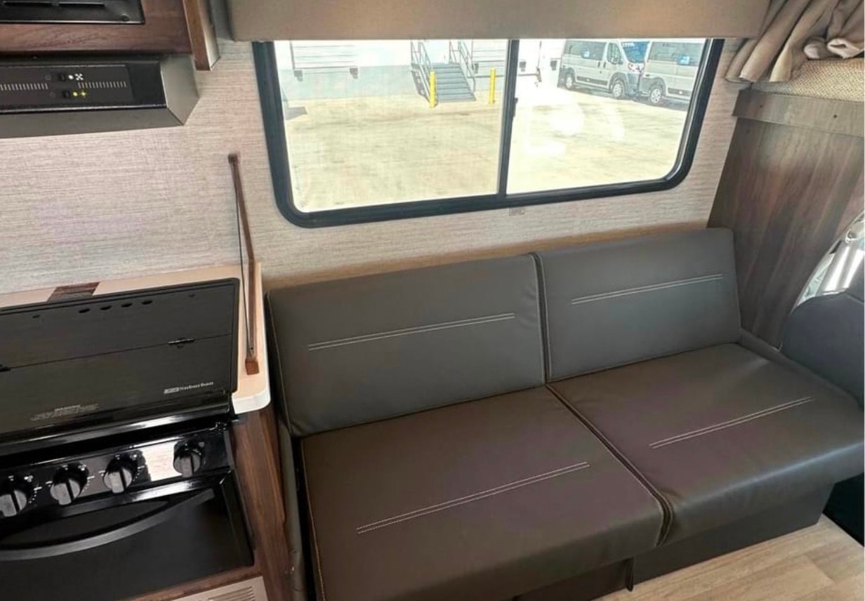Jacques' 2022 Winnebago Minnie Winnie 25b Class C