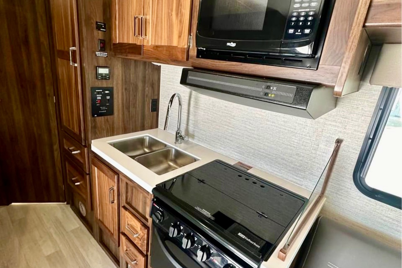 Jacques' 2022 Winnebago Minnie Winnie 25b Class C