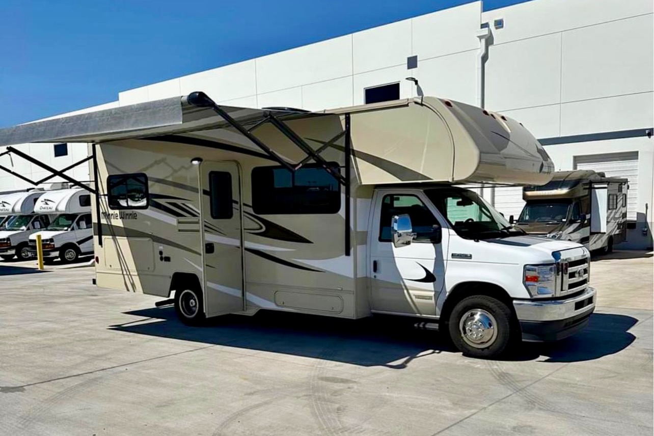 Jacques' 2022 Winnebago Minnie Winnie 25b Class C