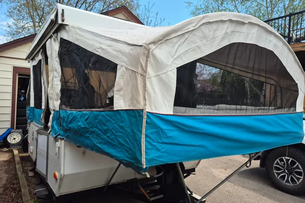 Pop-up Tent Trailer