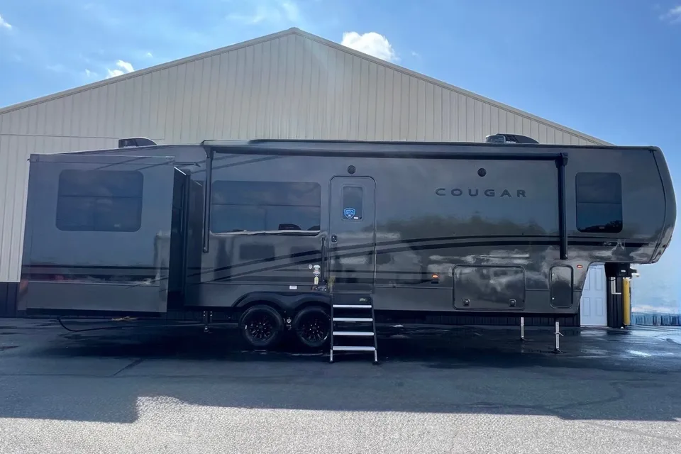 2025 Keystone Cougar Midnight Edition Fifth Wheel