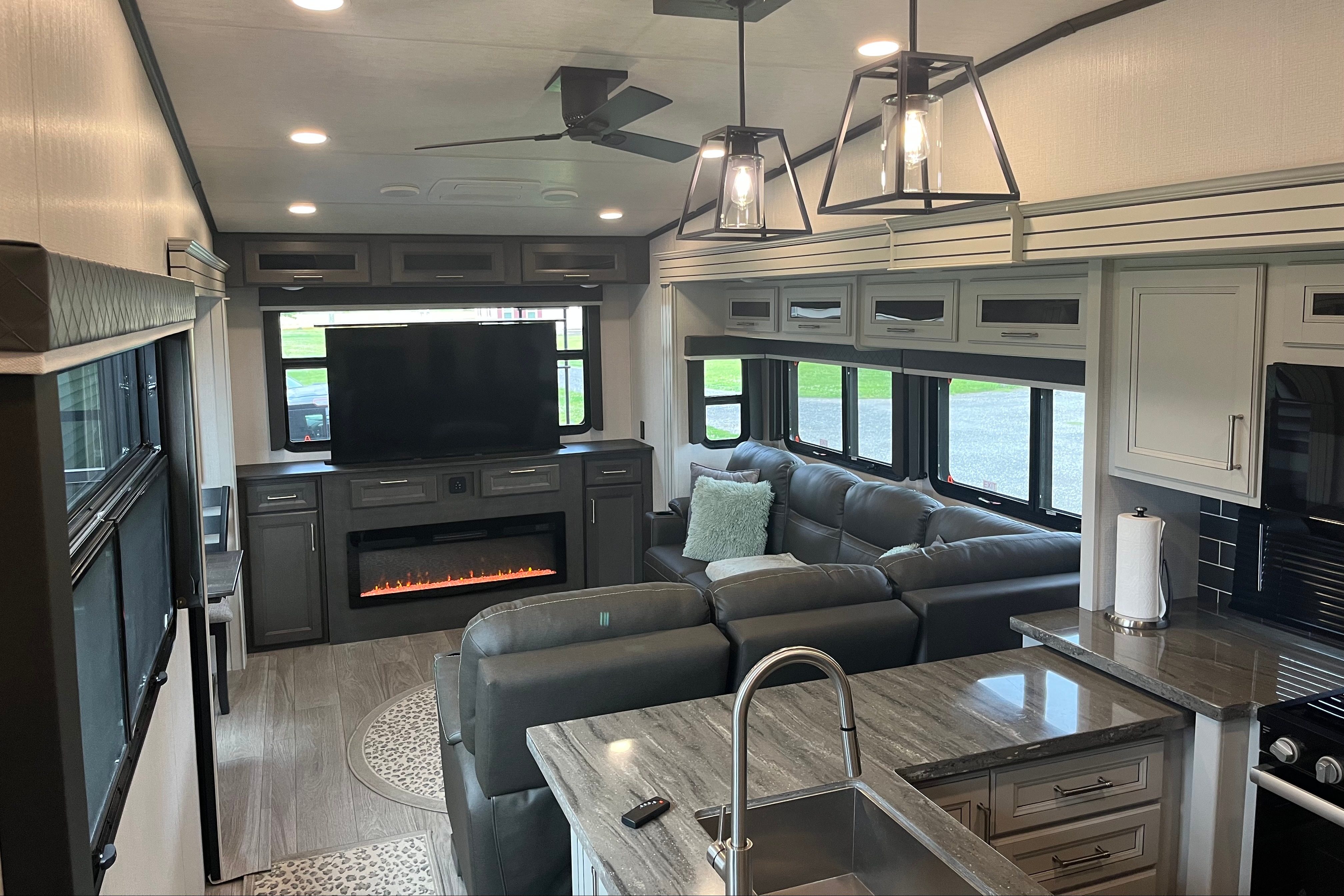 2025 Keystone Cougar Midnight Edition Fifth Wheel
