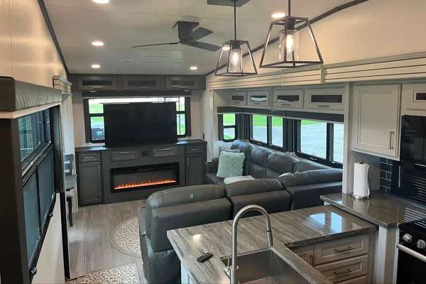2025 Keystone Cougar Midnight Edition Fifth Wheel