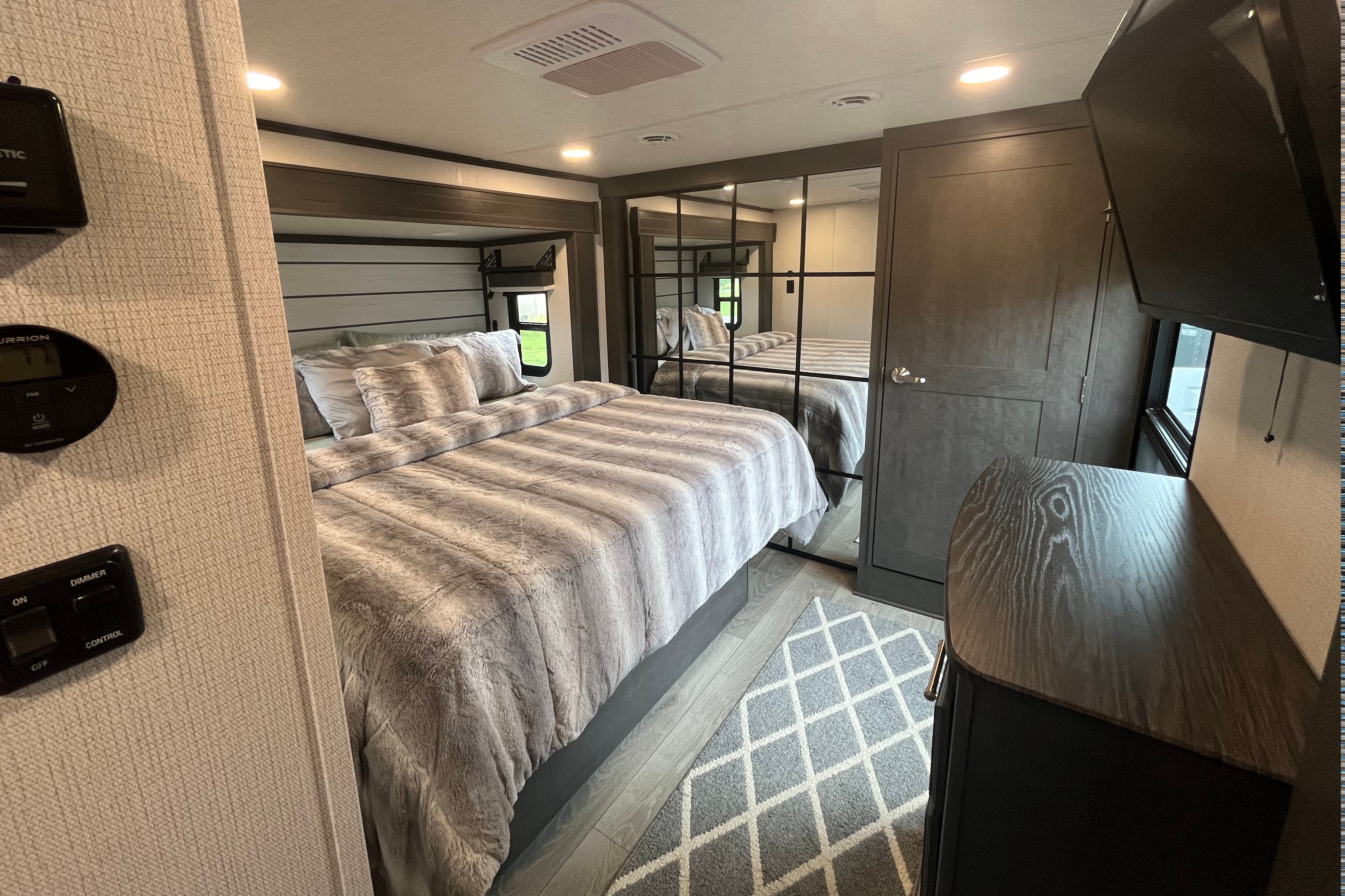 2025 Keystone Cougar Midnight Edition Fifth Wheel