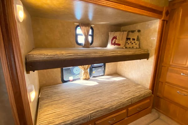 Comfortable Mountain Getaway - Jayco Jayflight G2